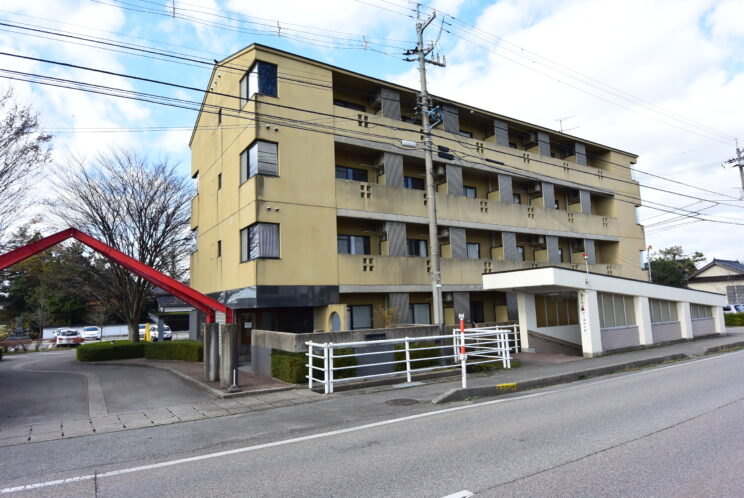 砺波市千代　賃貸マンションサムネイル