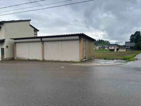南砺市安居　月極駐車場サムネイル