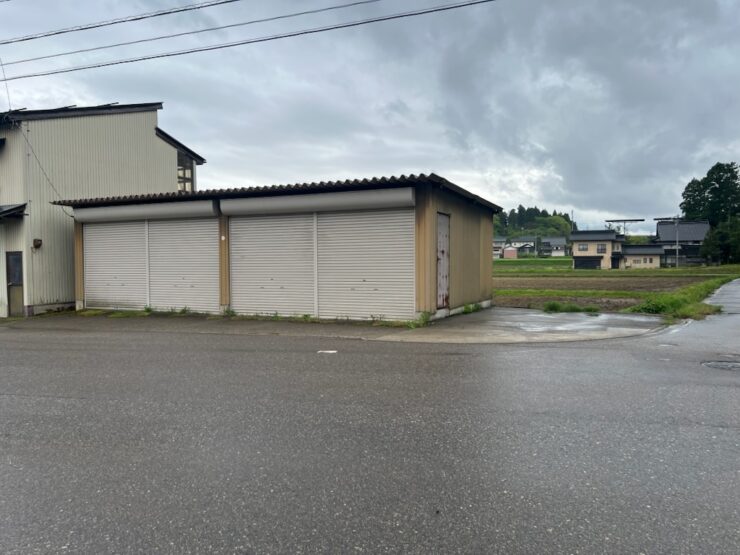 南砺市安居　月極駐車場