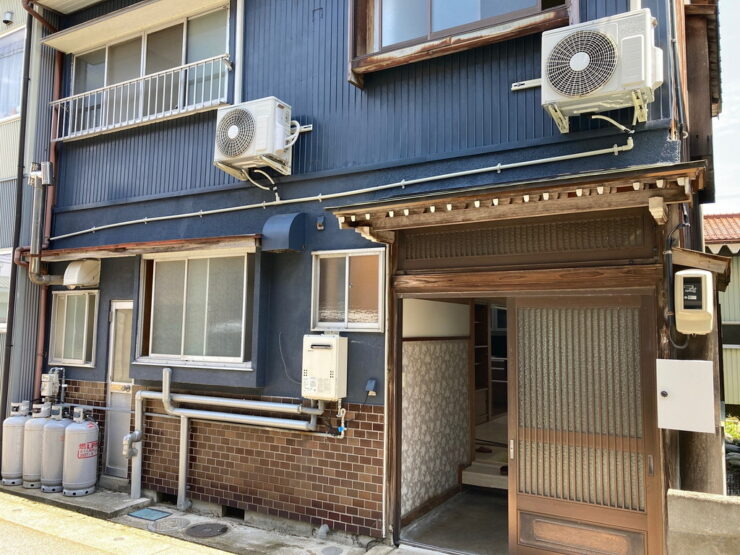 南砺市二日町　貸家