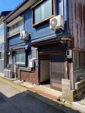 南砺市二日町　貸家サムネイル