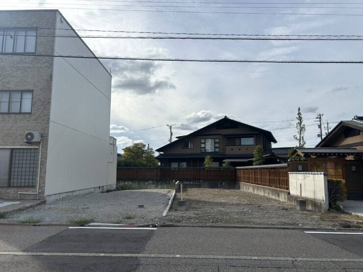 砺波市春日町　土地