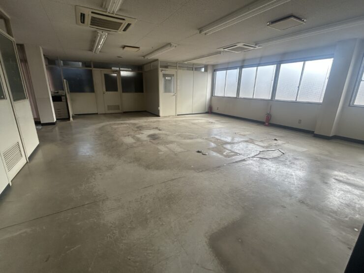 砺波市栄町　貸事務所