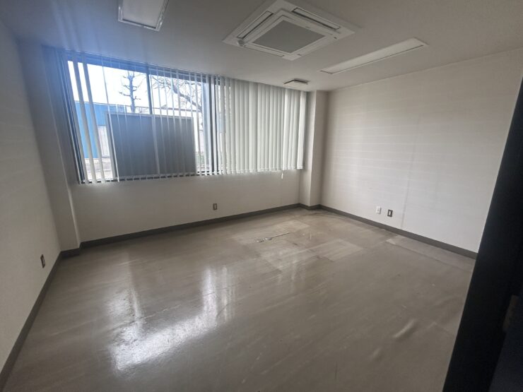 砺波市栄町　貸事務所
