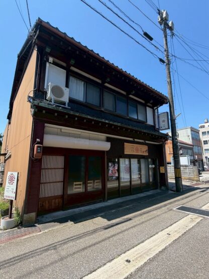 南砺市福野　店舗併用住宅サムネイル