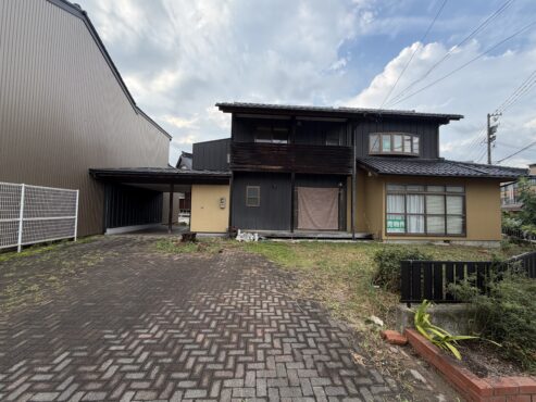 砺波市表町 中古住宅サムネイル